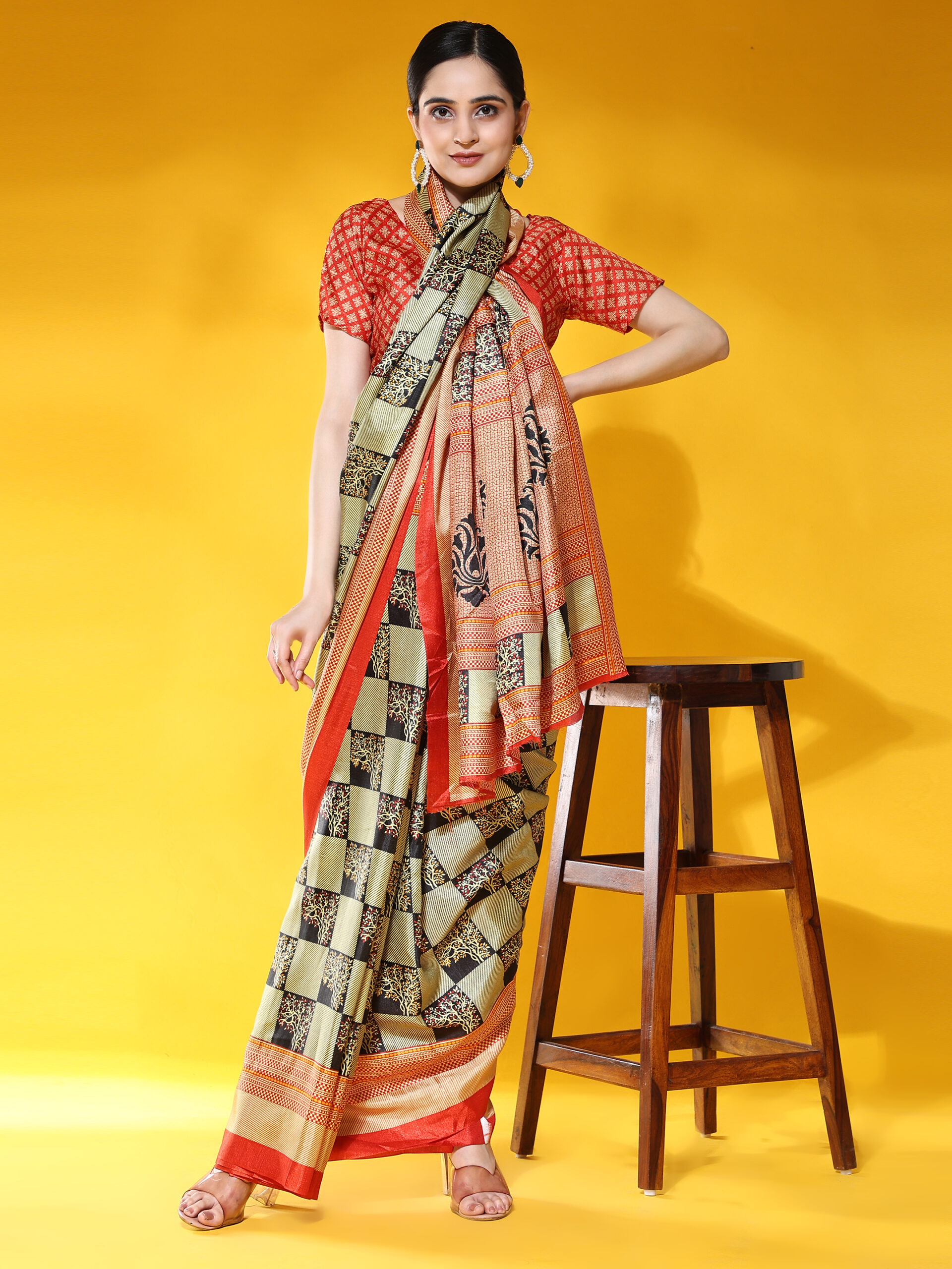 black red Art SilkWith Blouse PiecePack of 1