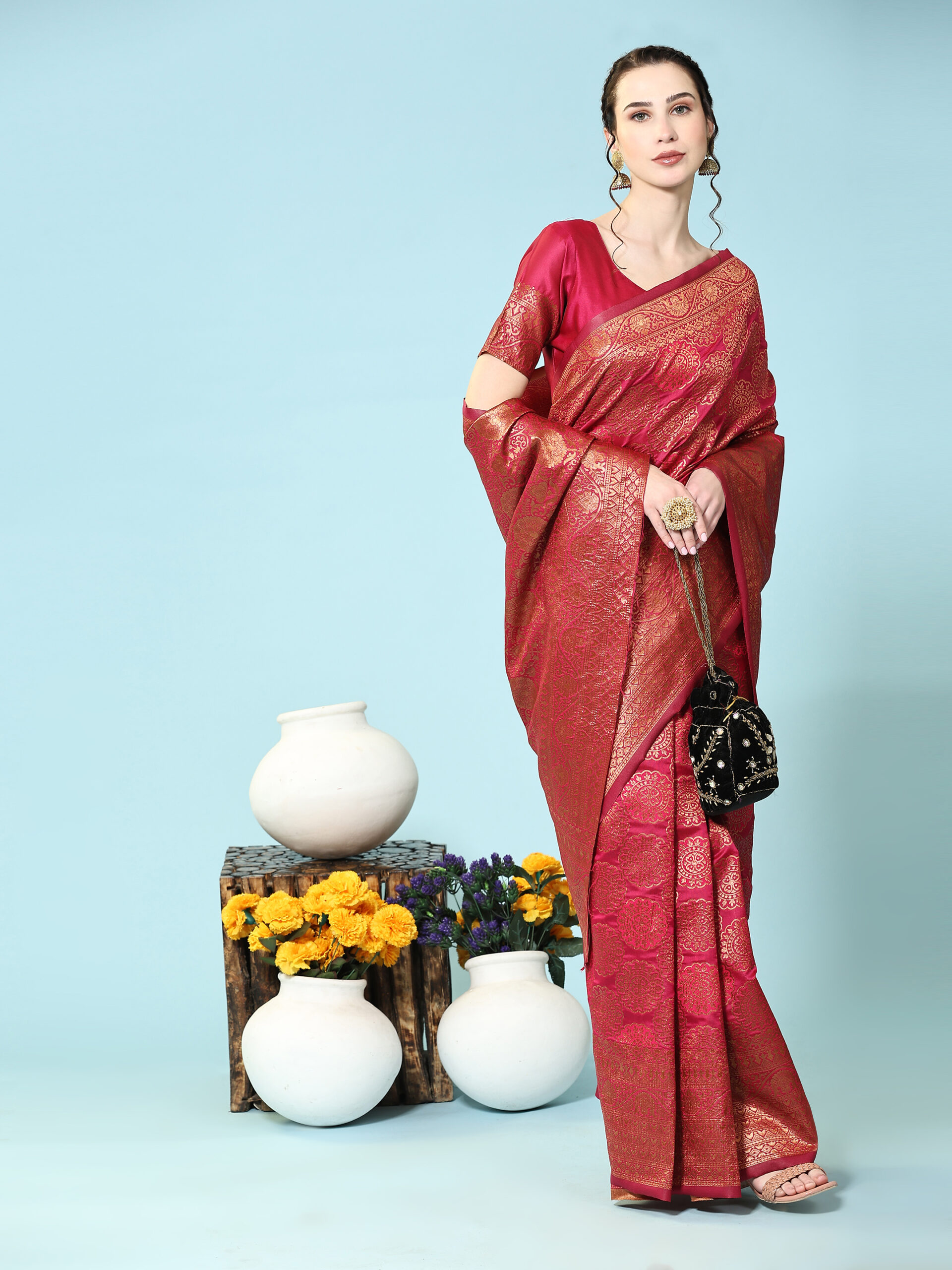 Pink & Gold-Toned Silk Blend Woven Design Kanjeevaram Saree