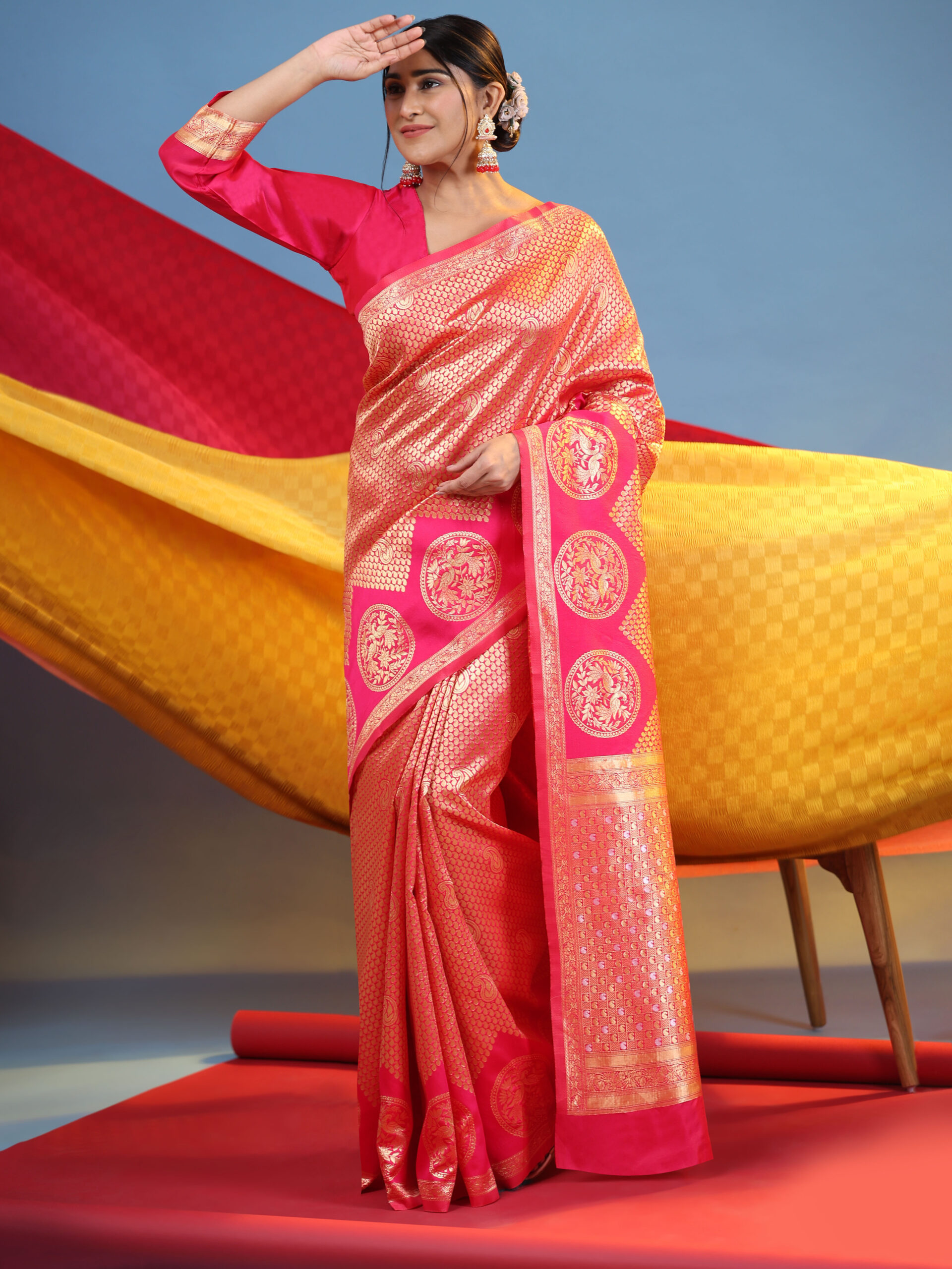 Pink & Gold-Toned Woven Design Zari Silk Blend Banarasi  Floral Sarees