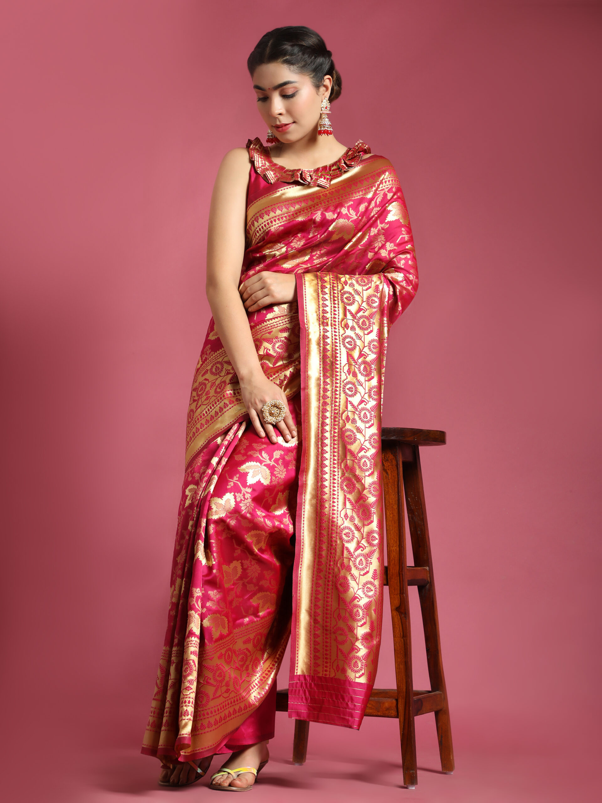 Pink & Gold-Toned  Floral Blend Saree