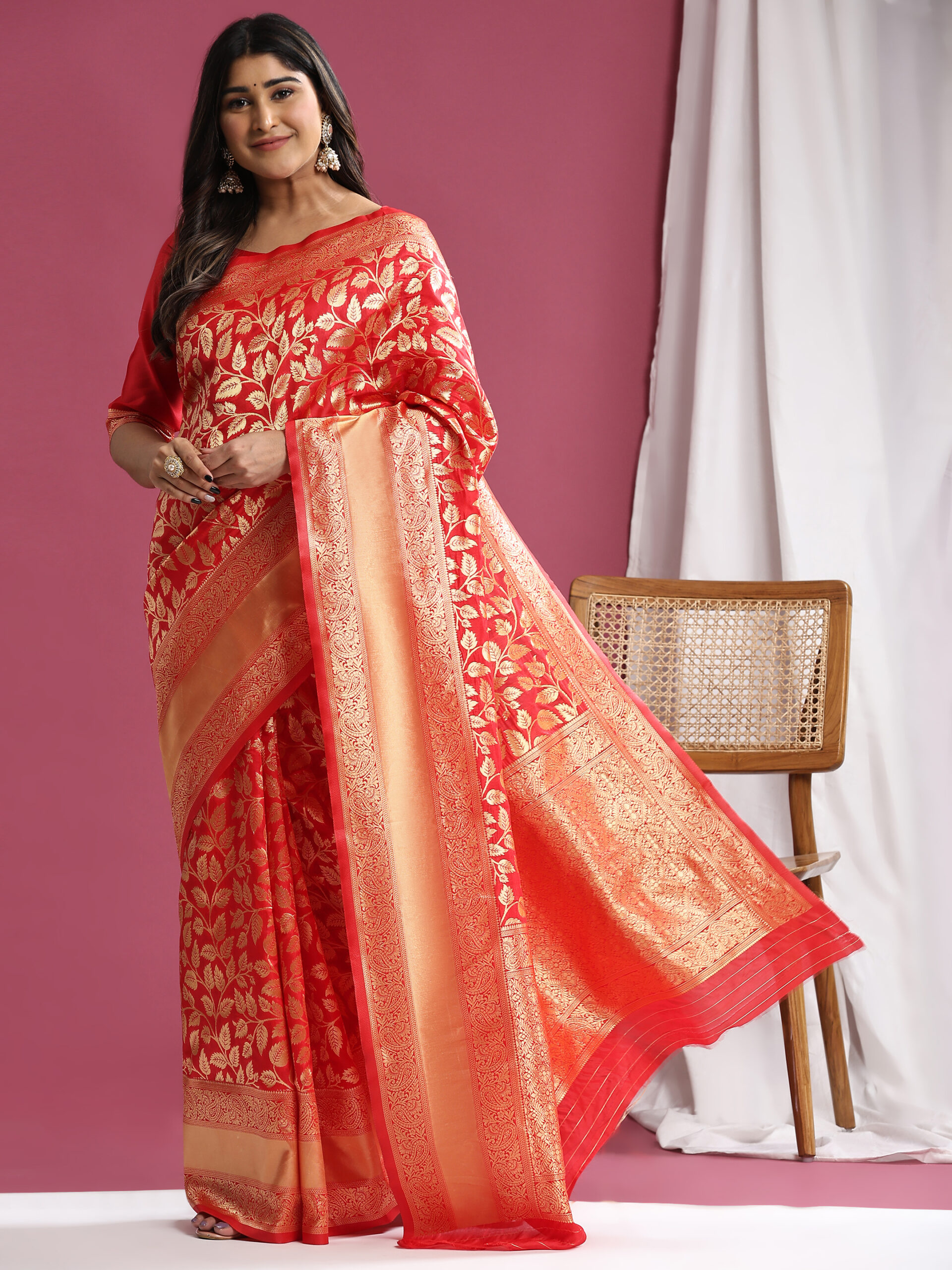 RED & Gold Ethnic Motifs Zari Silk Blend Banarasi Saree