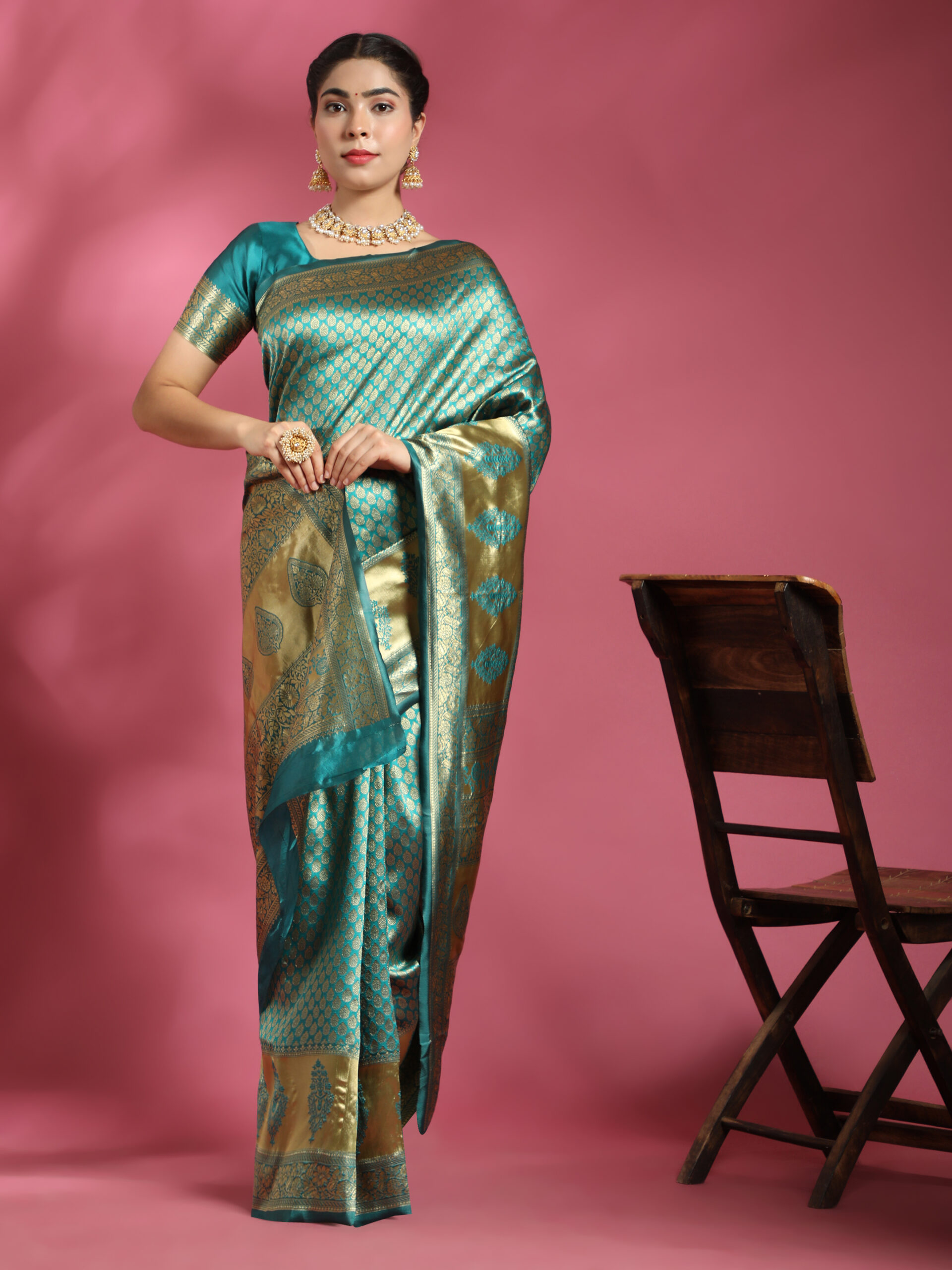 Turquoise   & Gold-Toned Woven  Floral Blend Banarasi Saree